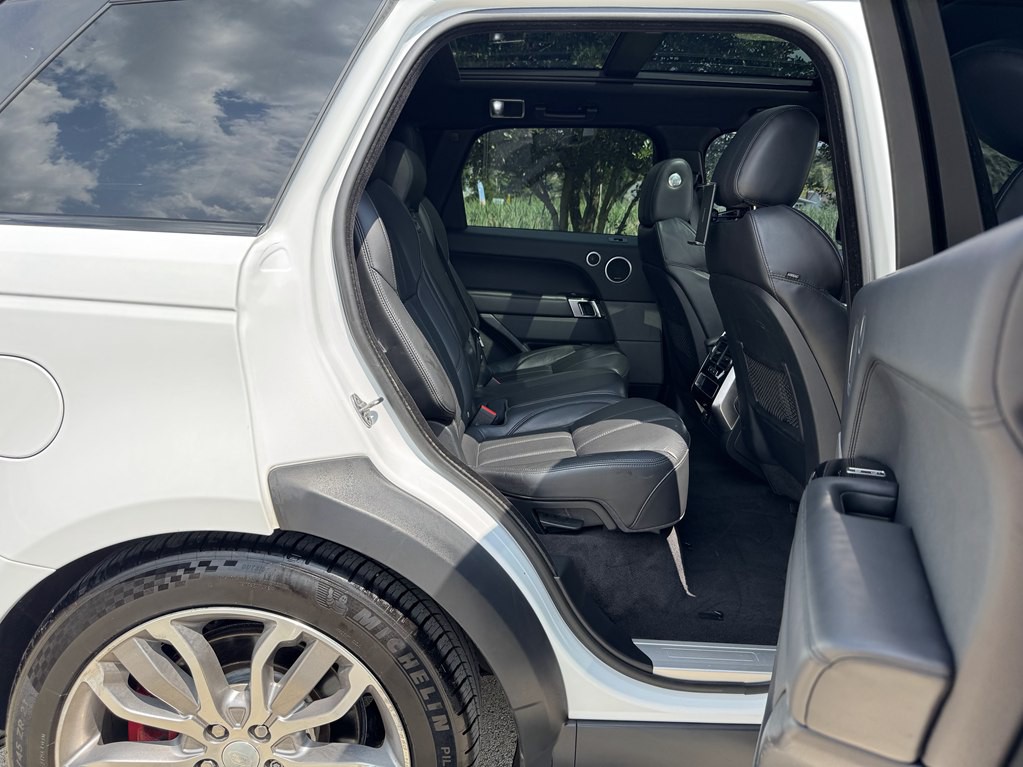 2016 Land Rover Range Rover Image 34
