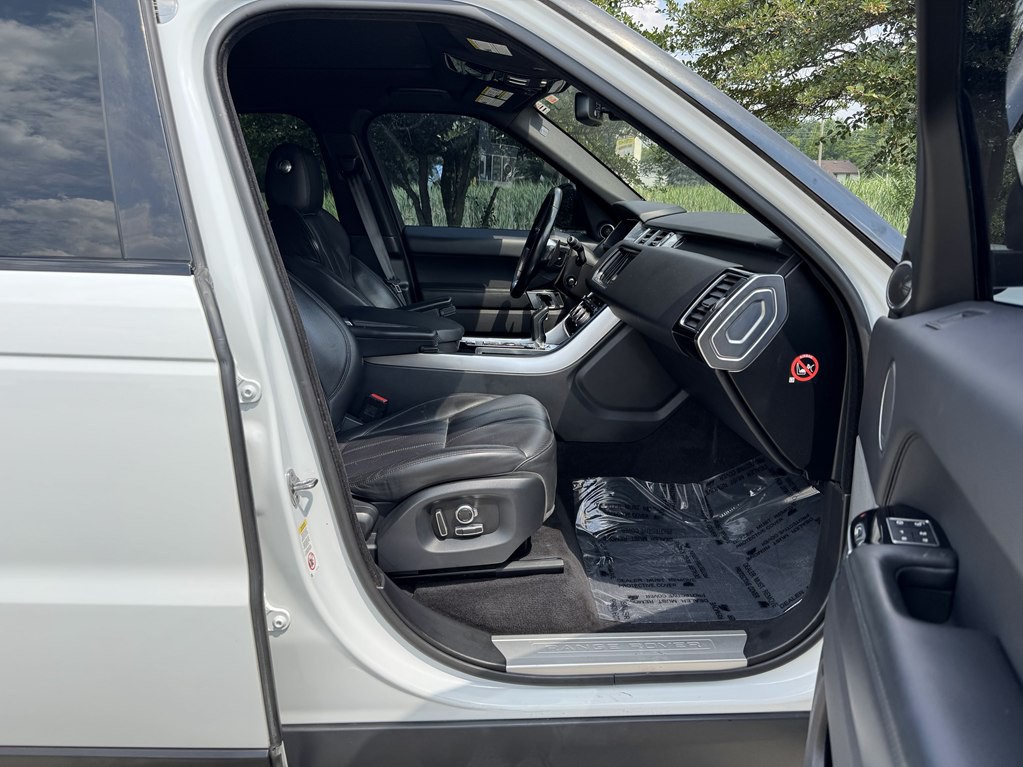 2016 Land Rover Range Rover Image 41