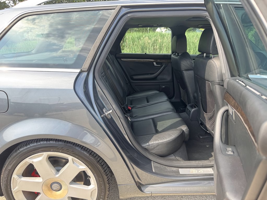 2005 Audi S4 Image 34