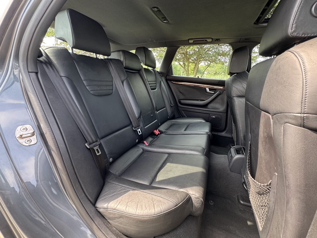 2005 Audi S4 Image 40