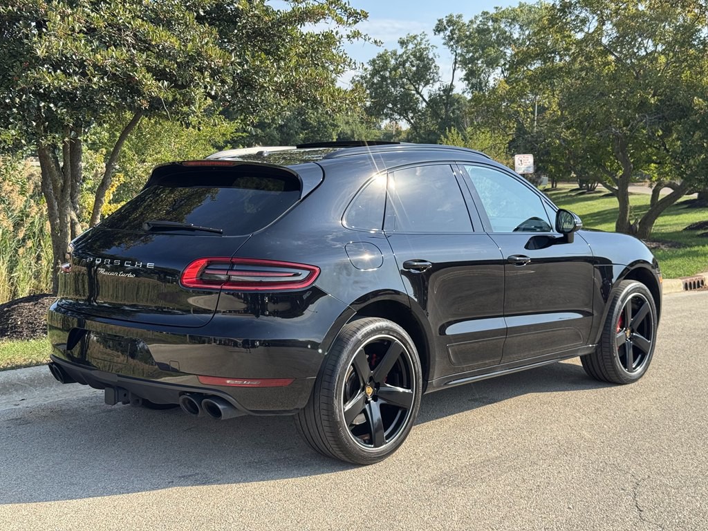 2016 Porsche Macan Image 2