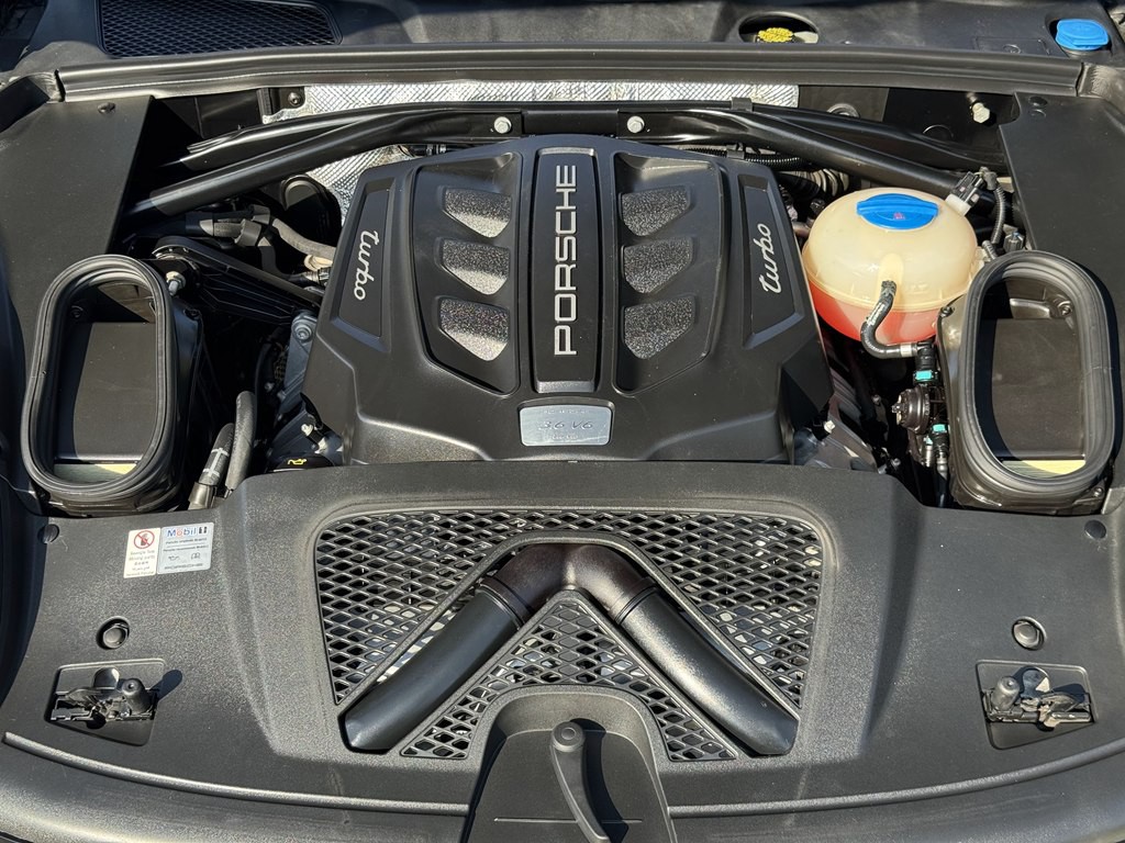 2016 Porsche Macan Image 18