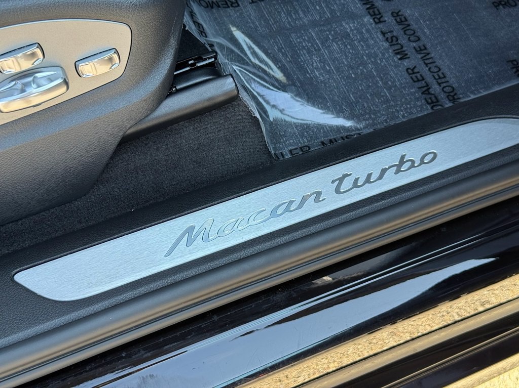 2016 Porsche Macan Image 20