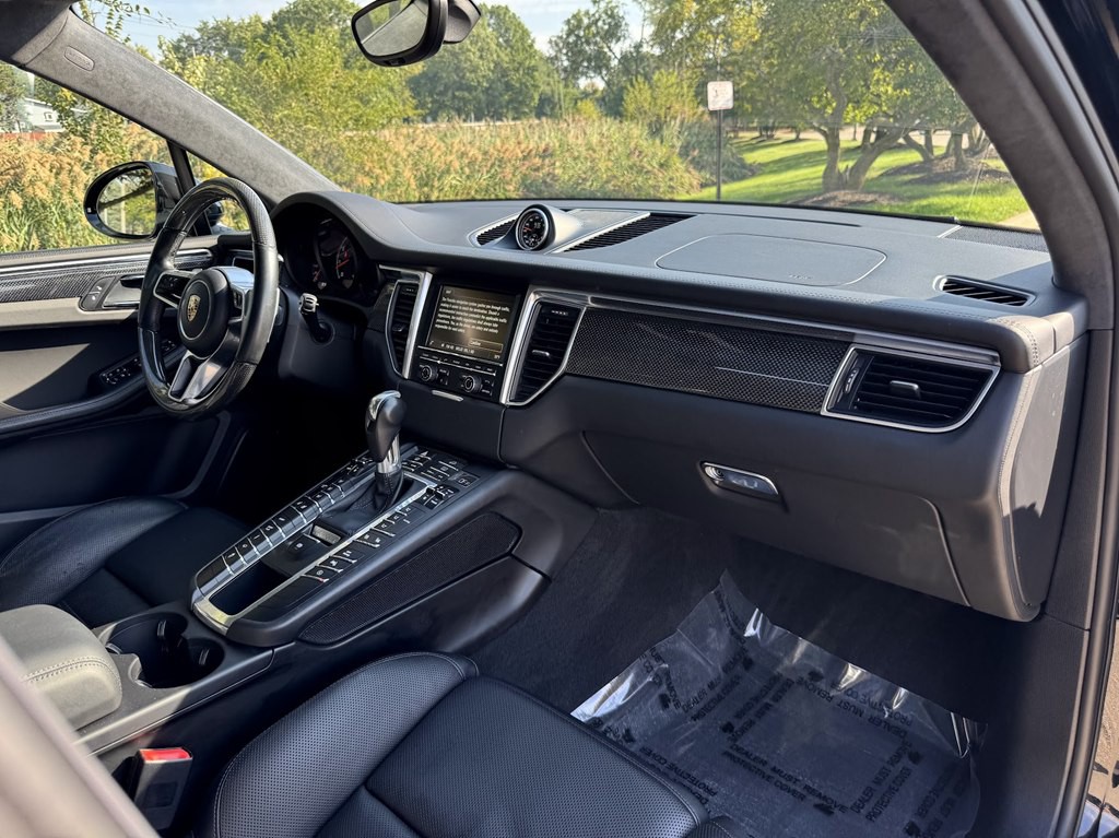 2016 Porsche Macan Image 23