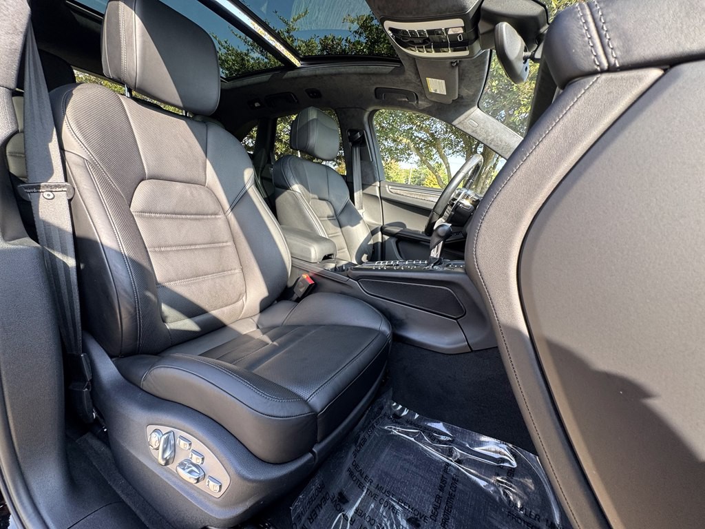2016 Porsche Macan Image 24