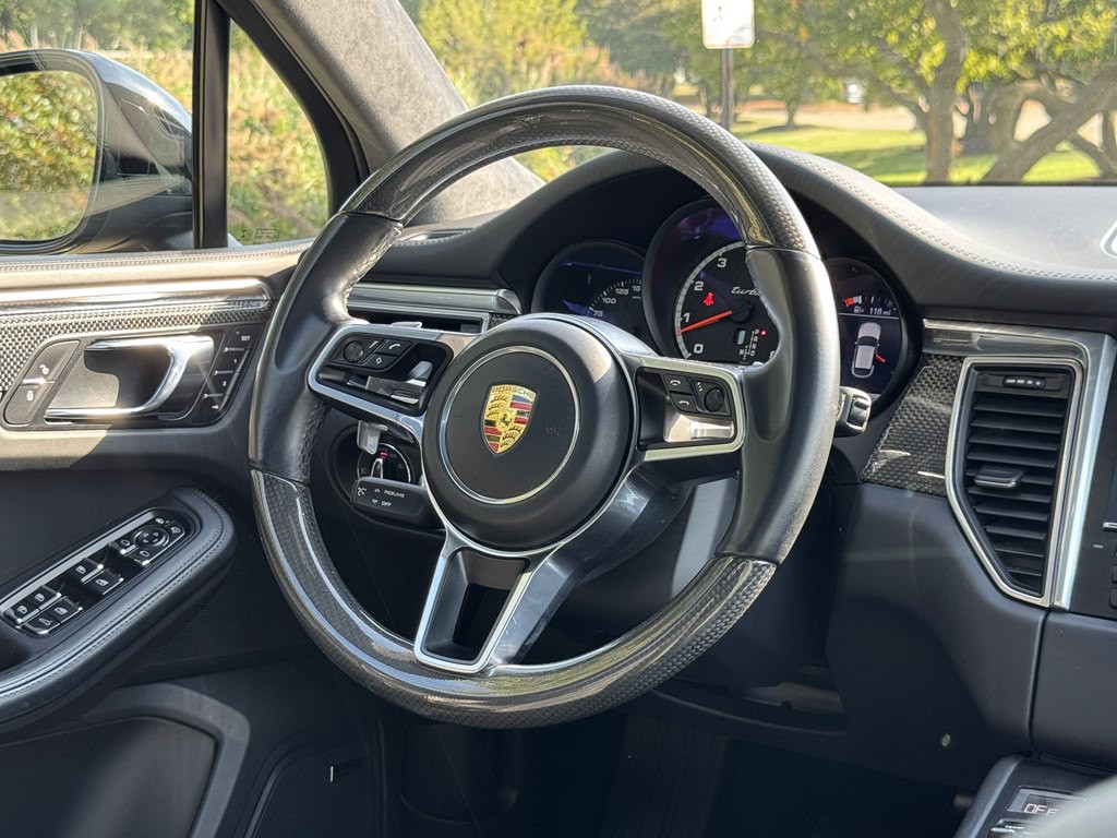 2016 Porsche Macan Image 28