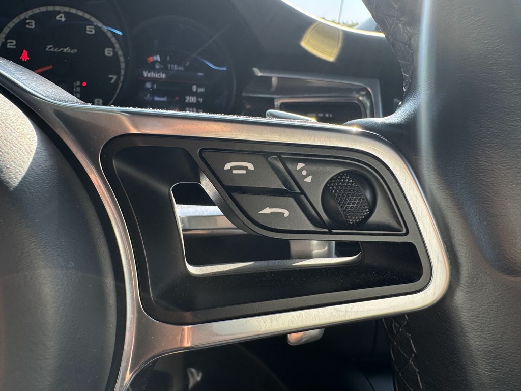 2016 Porsche Macan Image 32