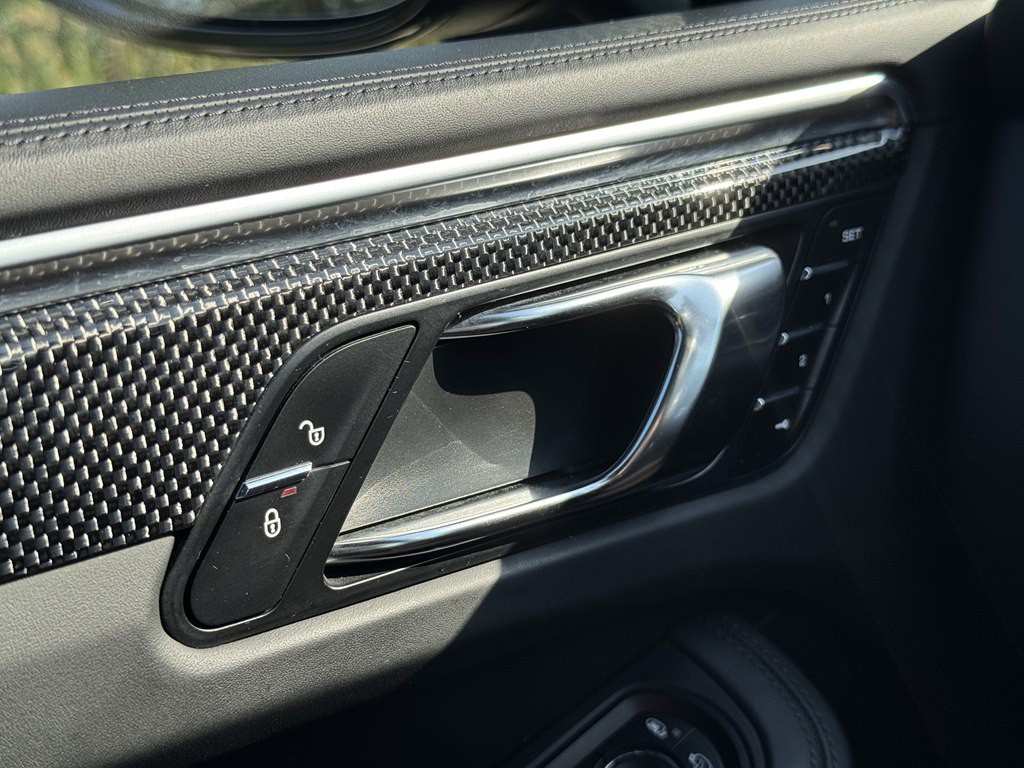 2016 Porsche Macan Image 35