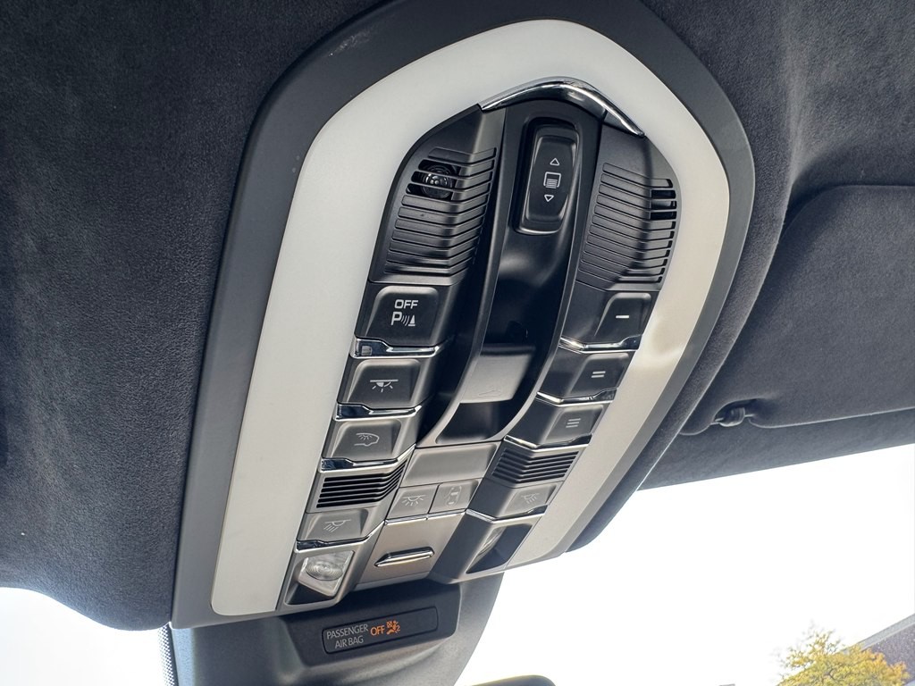 2016 Porsche Macan Image 37