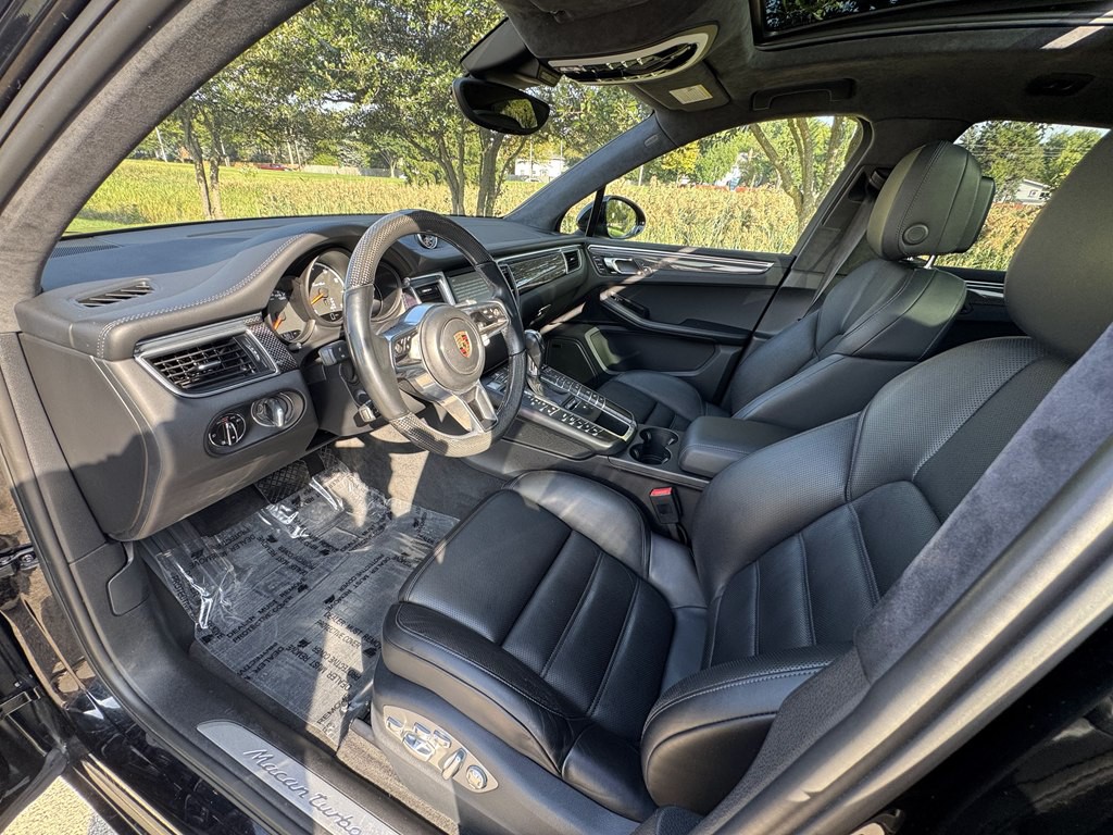 2016 Porsche Macan Image 40