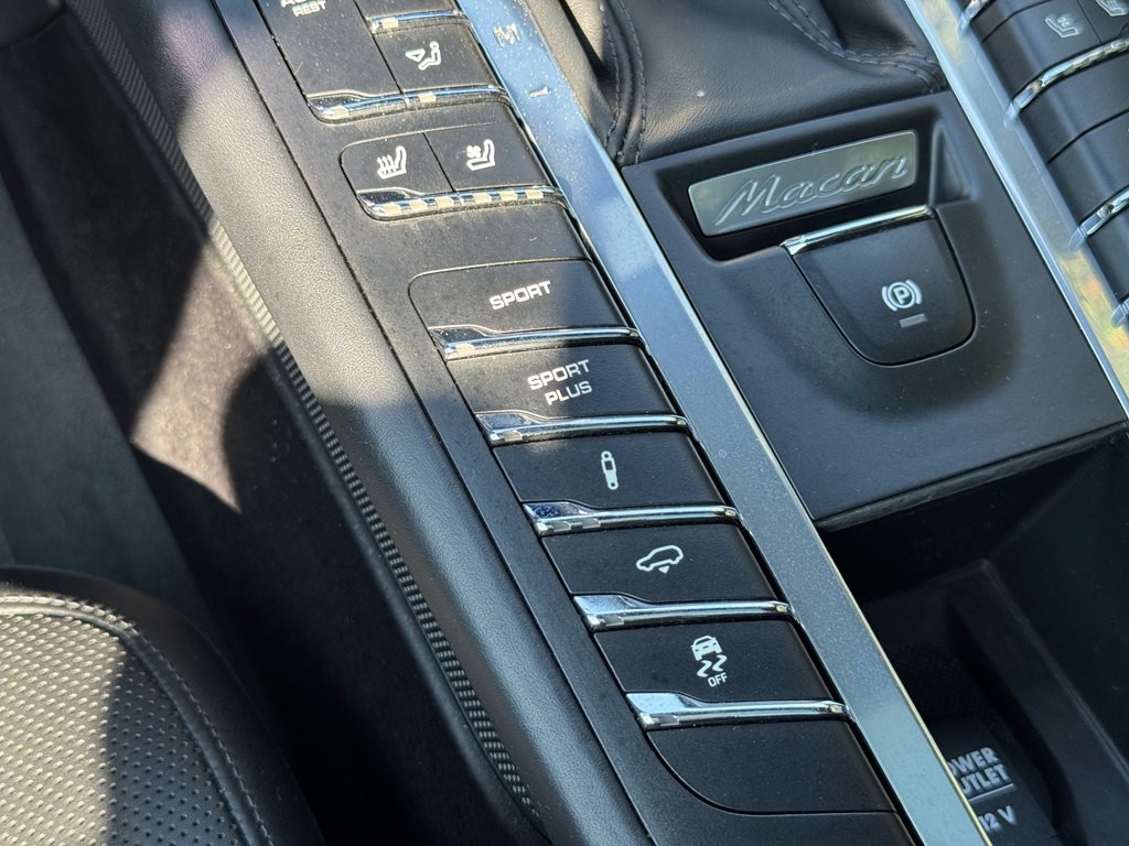 2016 Porsche Macan Image 45