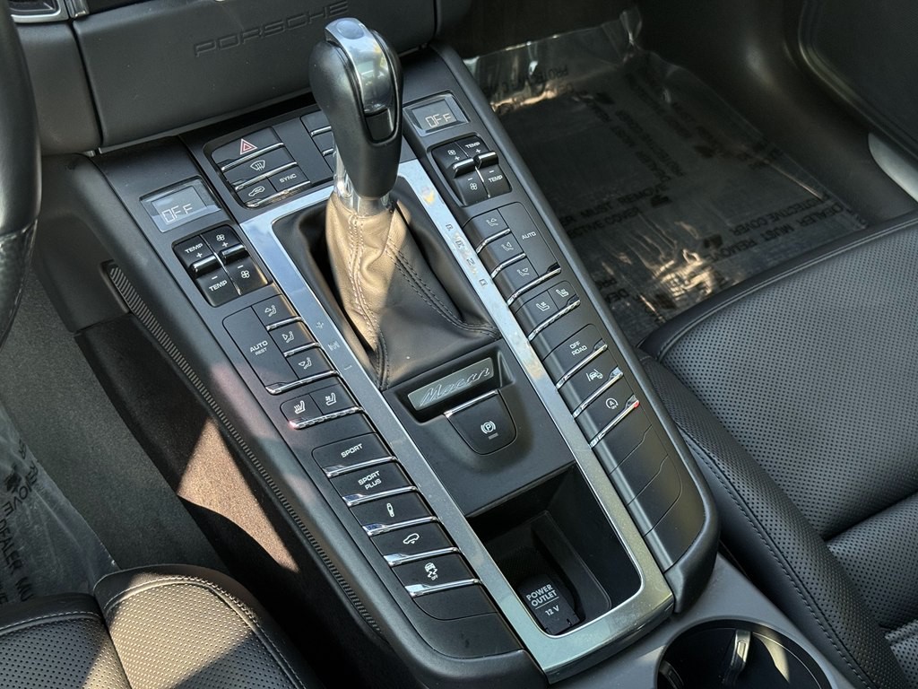 2016 Porsche Macan Image 47