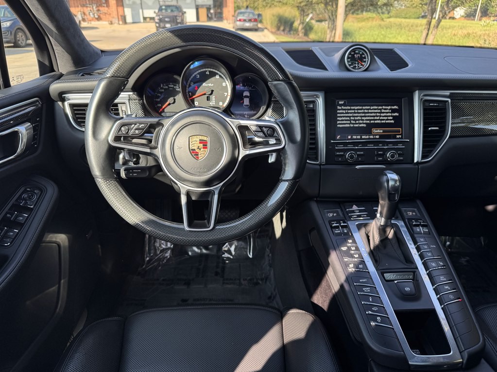 2016 Porsche Macan Image 48