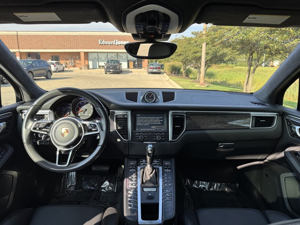 2016 Porsche Macan Image 49