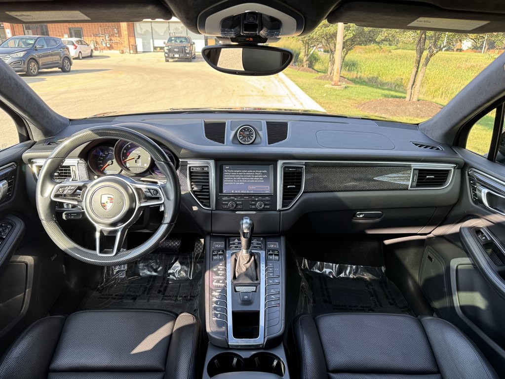 2016 Porsche Macan Image 50