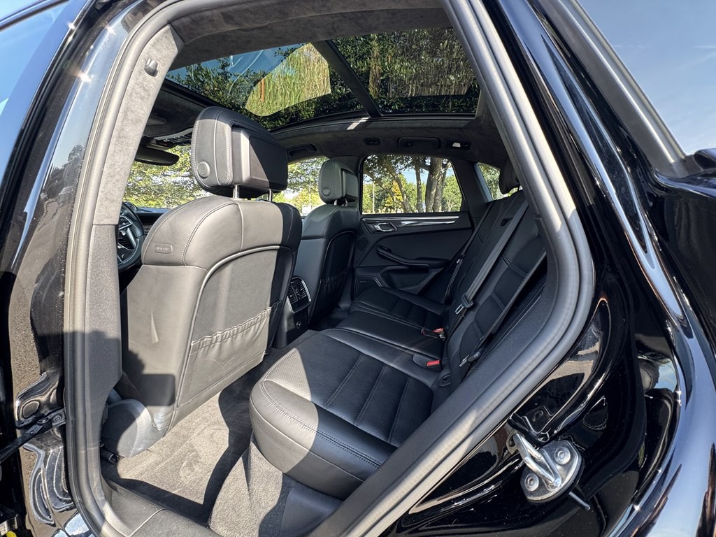 2016 Porsche Macan Image 53