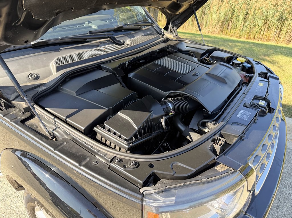 2015 Land Rover LR4 Image 11