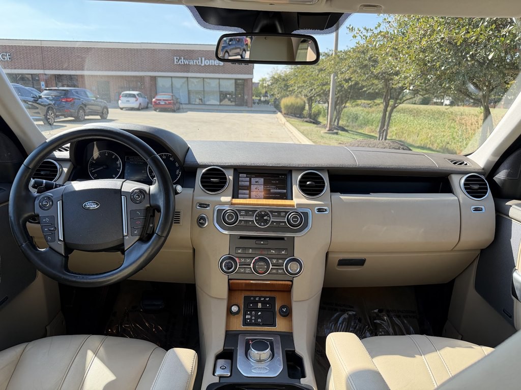2015 Land Rover LR4 Image 17