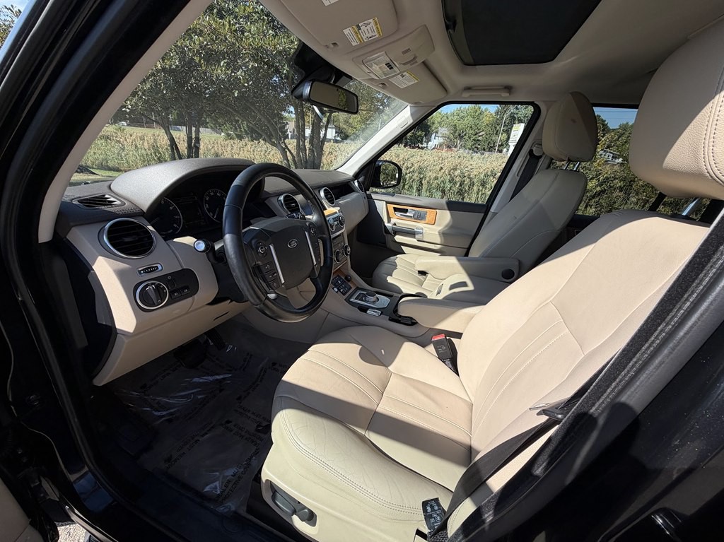2015 Land Rover LR4 Image 21