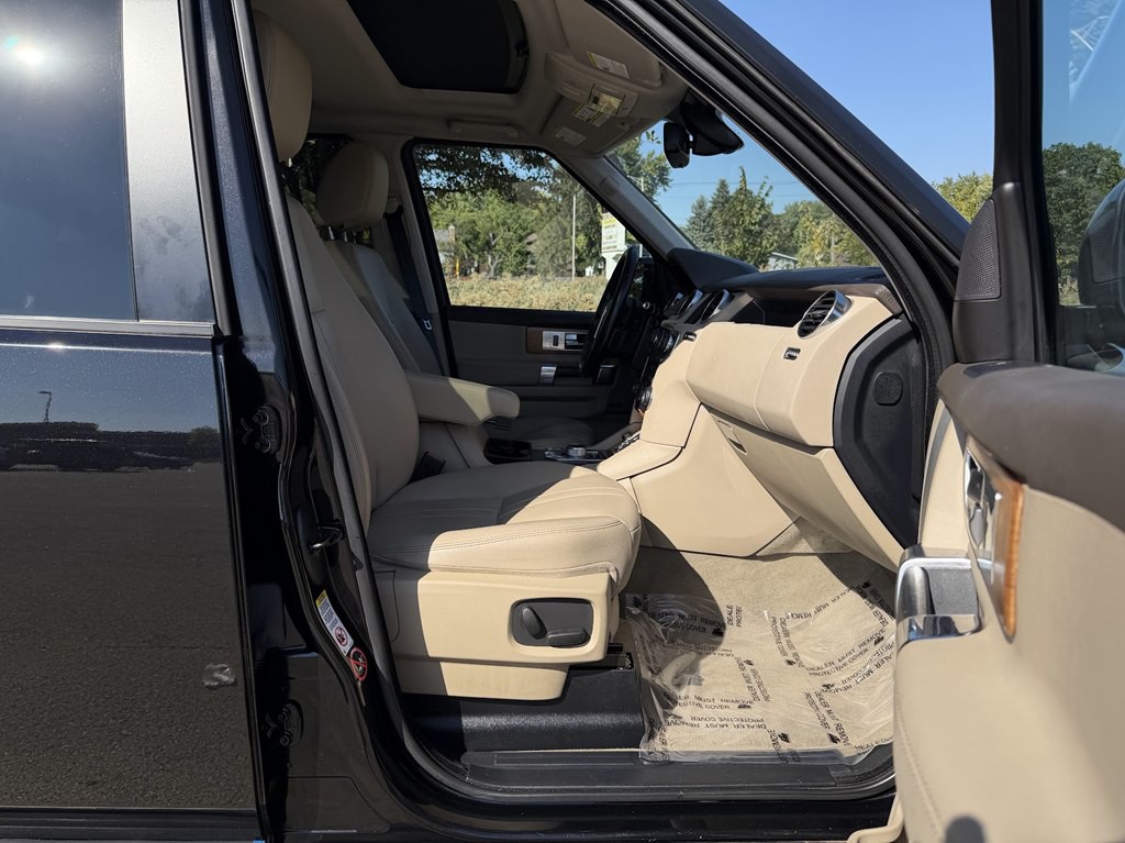 2015 Land Rover LR4 Image 23