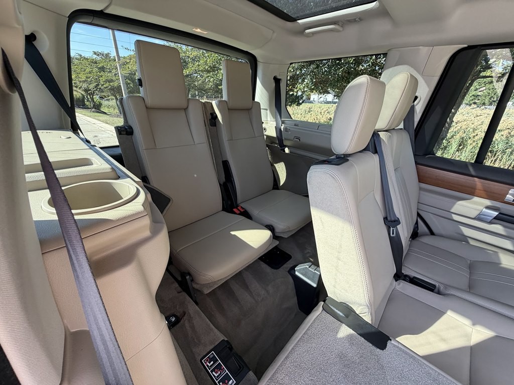 2015 Land Rover LR4 Image 26