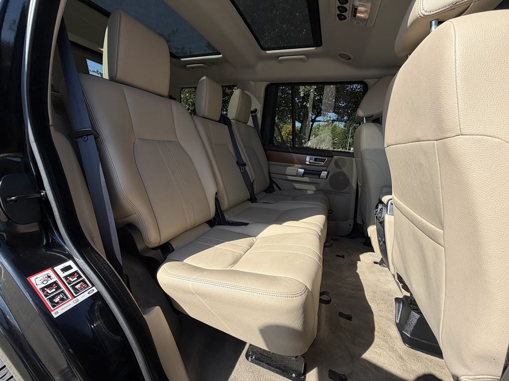 2015 Land Rover LR4 Image 27