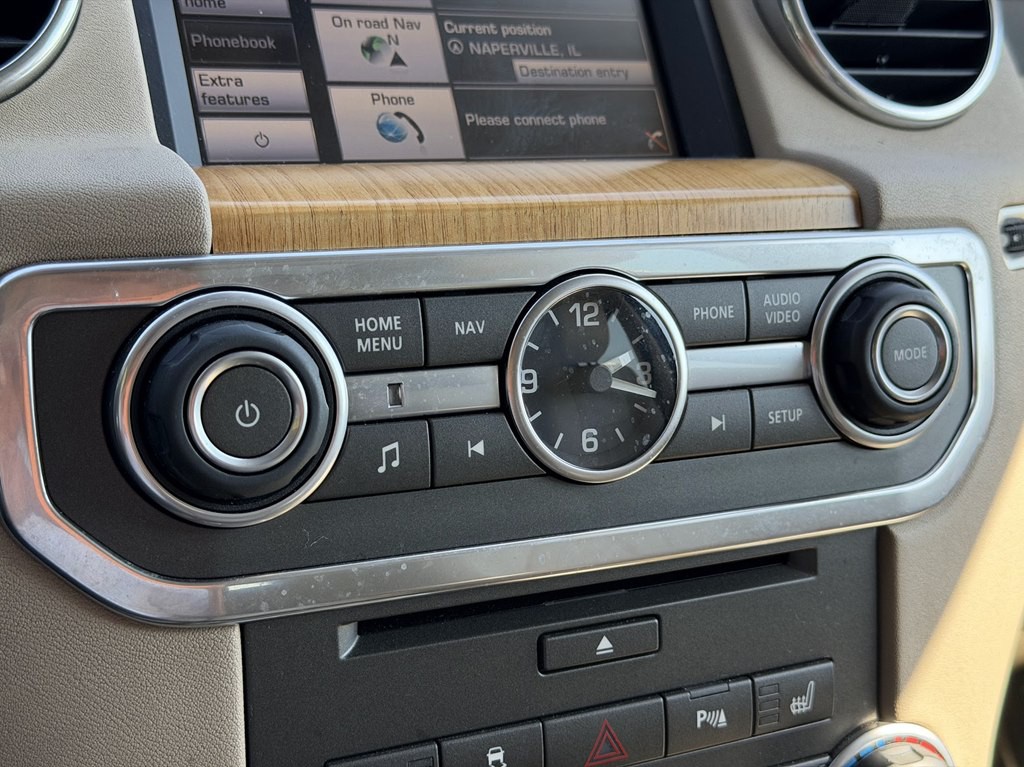 2015 Land Rover LR4 Image 31