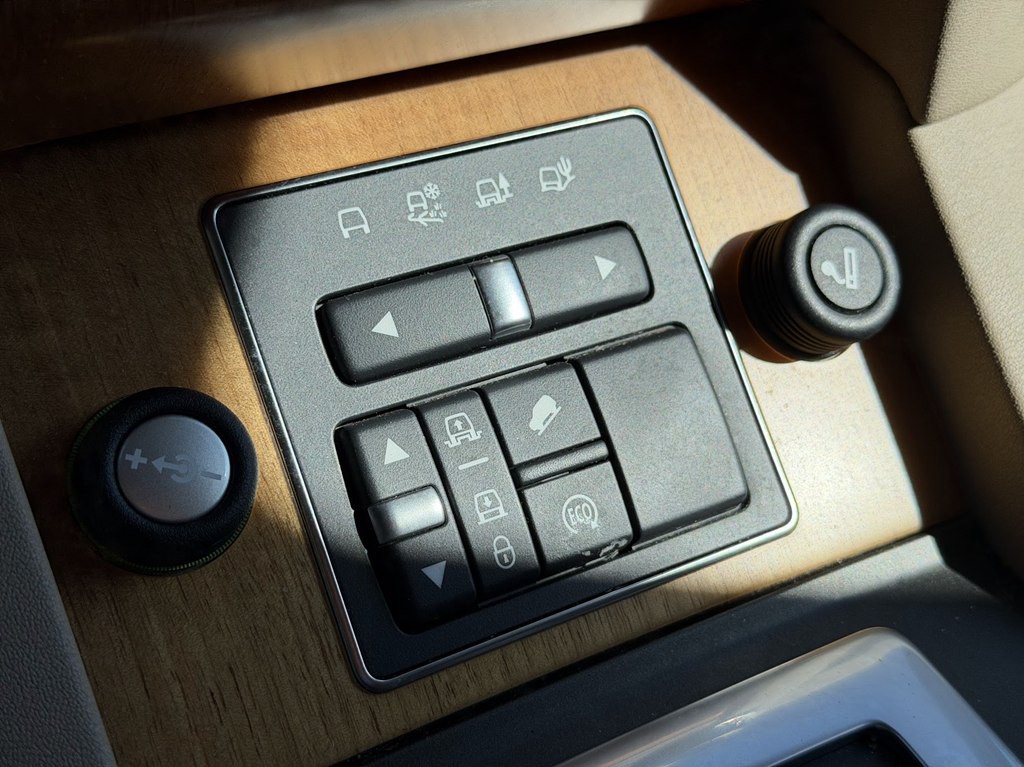 2015 Land Rover LR4 Image 33