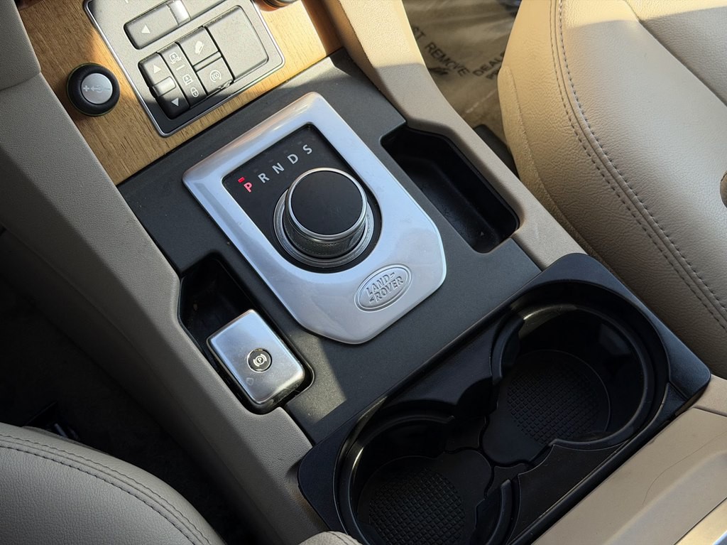 2015 Land Rover LR4 Image 34