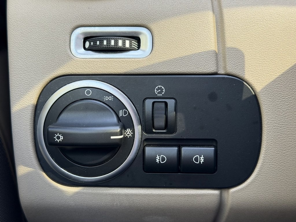2015 Land Rover LR4 Image 36