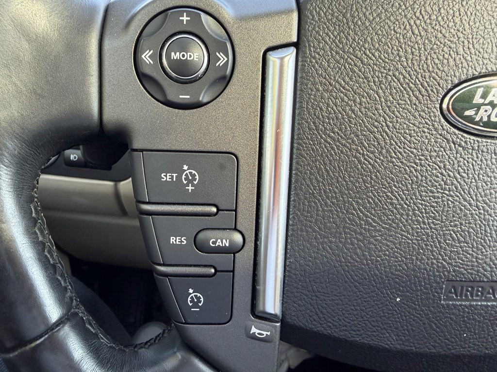 2015 Land Rover LR4 Image 39