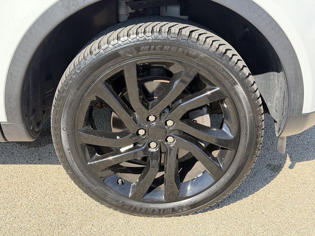 2015 Land Rover Discovery Sport Image 9
