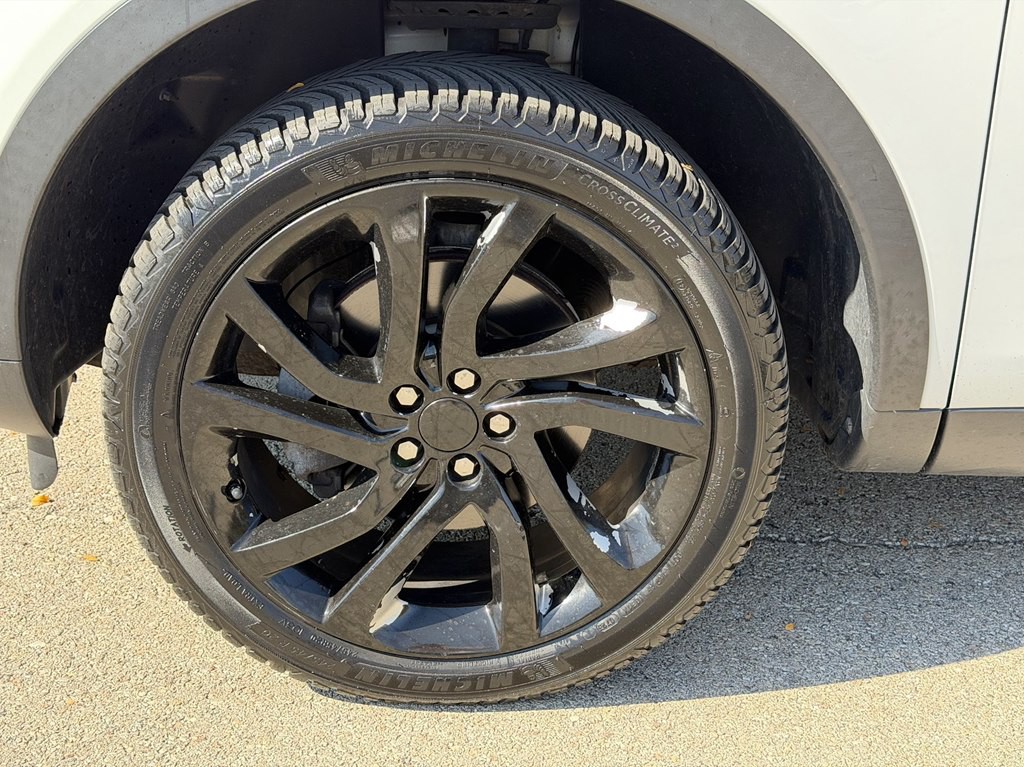 2015 Land Rover Discovery Sport Image 12