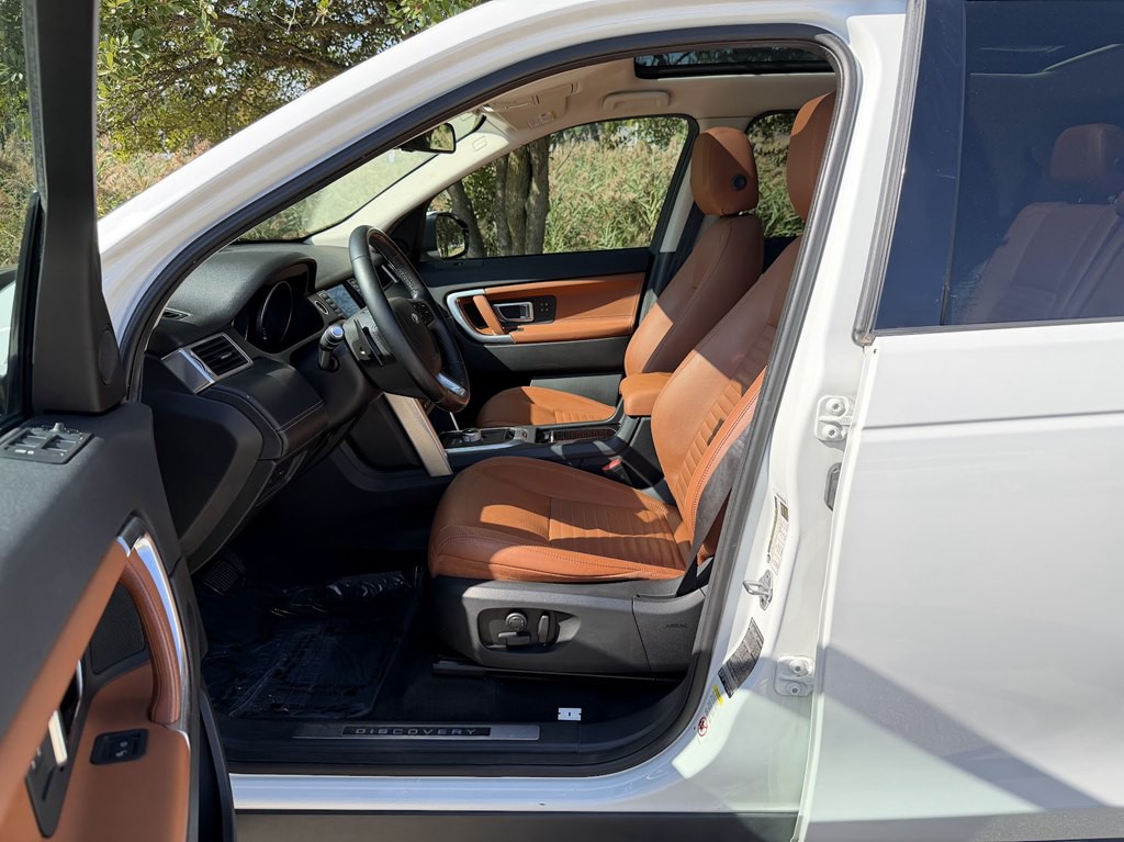 2015 Land Rover Discovery Sport Image 24