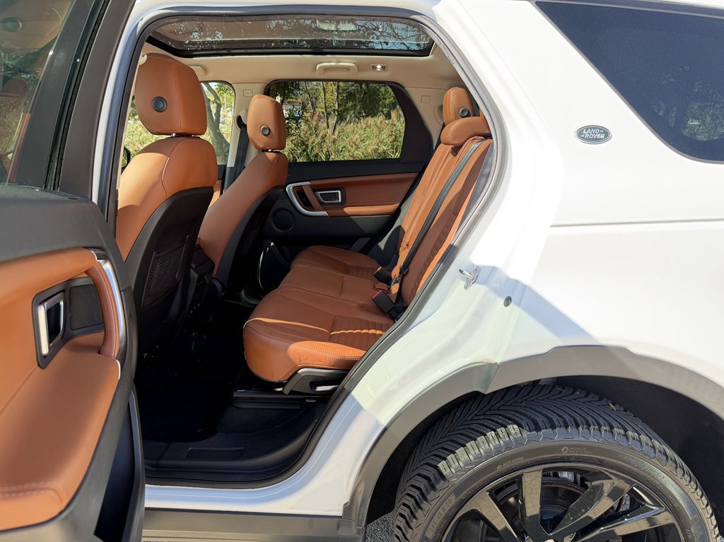 2015 Land Rover Discovery Sport Image 26