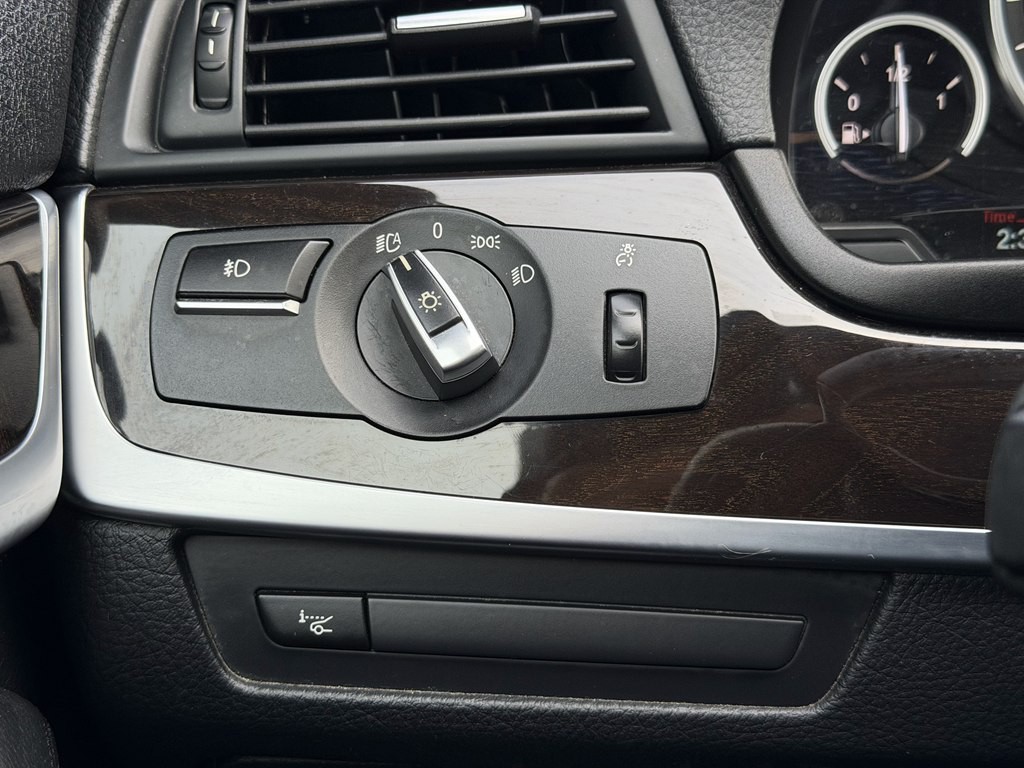 2014 BMW 5 Series Image 32