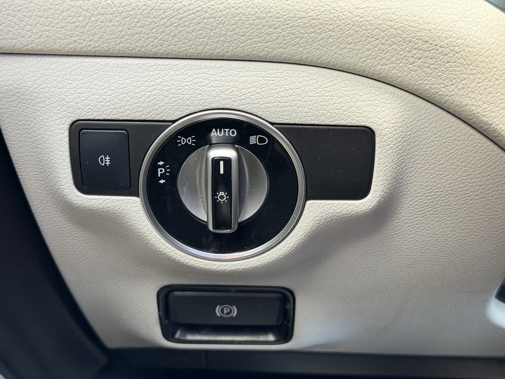 2018 Mercedes-Benz CLA-Class Image 43