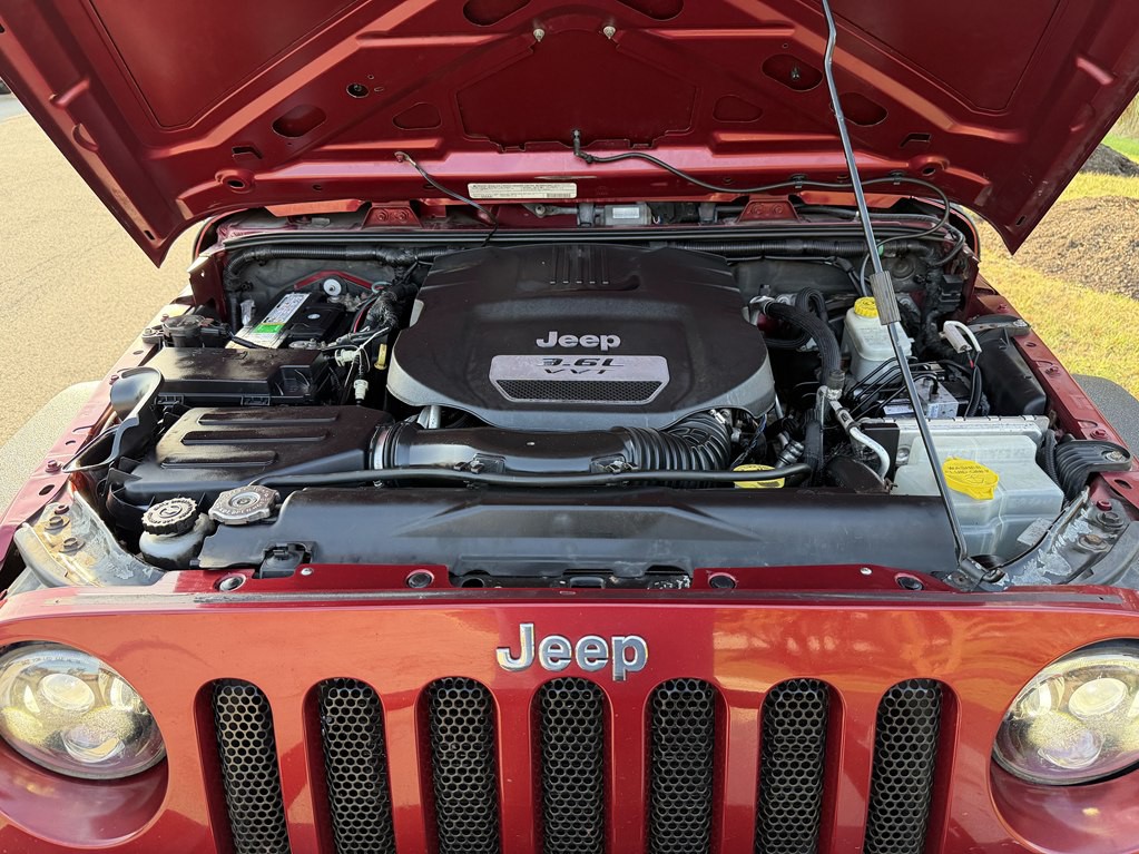 2012 Jeep Wrangler Image 18