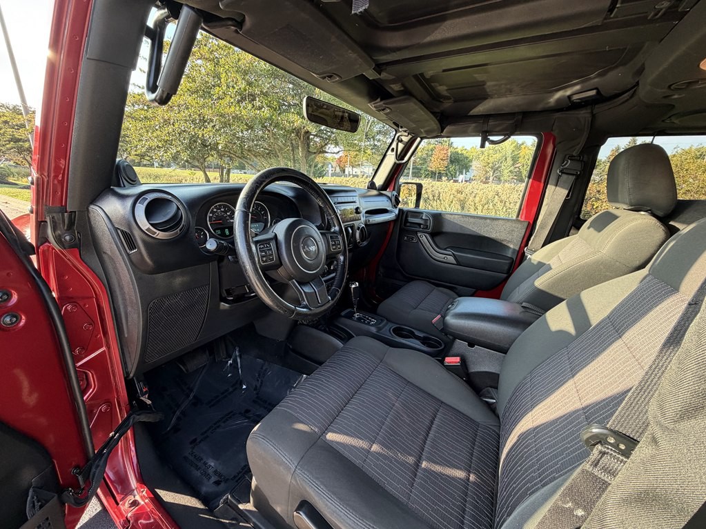 2012 Jeep Wrangler Image 21