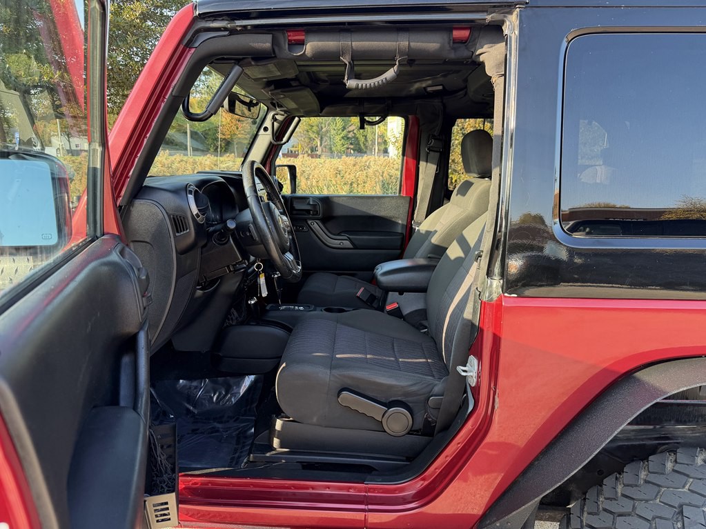 2012 Jeep Wrangler Image 22