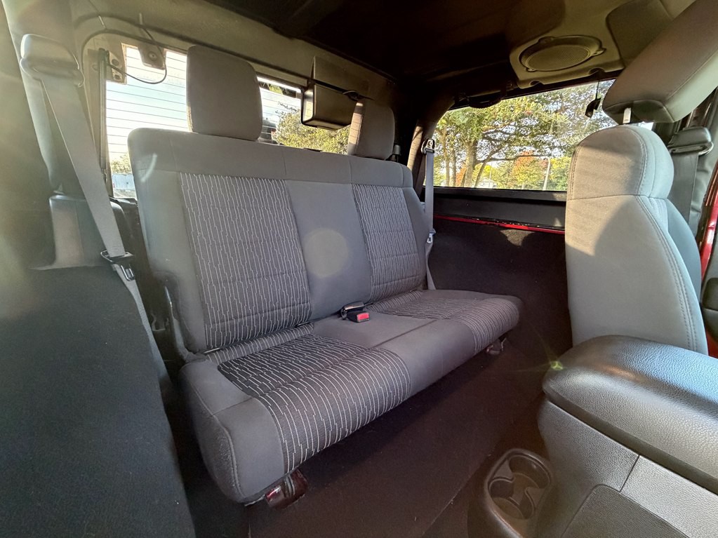 2012 Jeep Wrangler Image 24