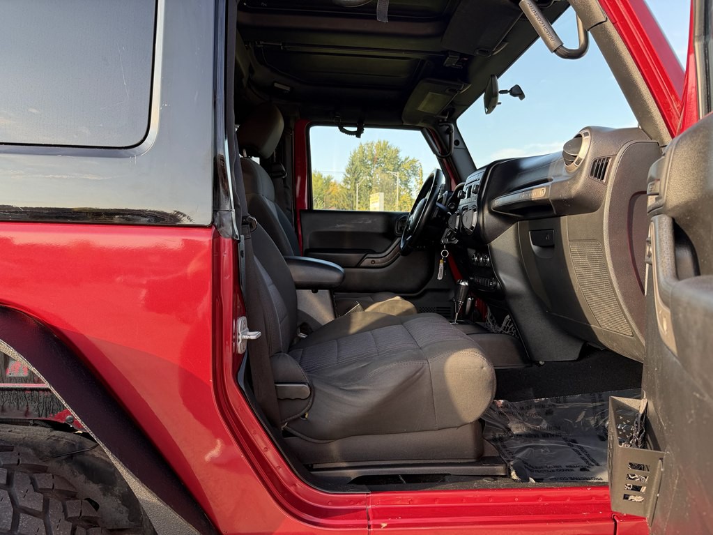 2012 Jeep Wrangler Image 25