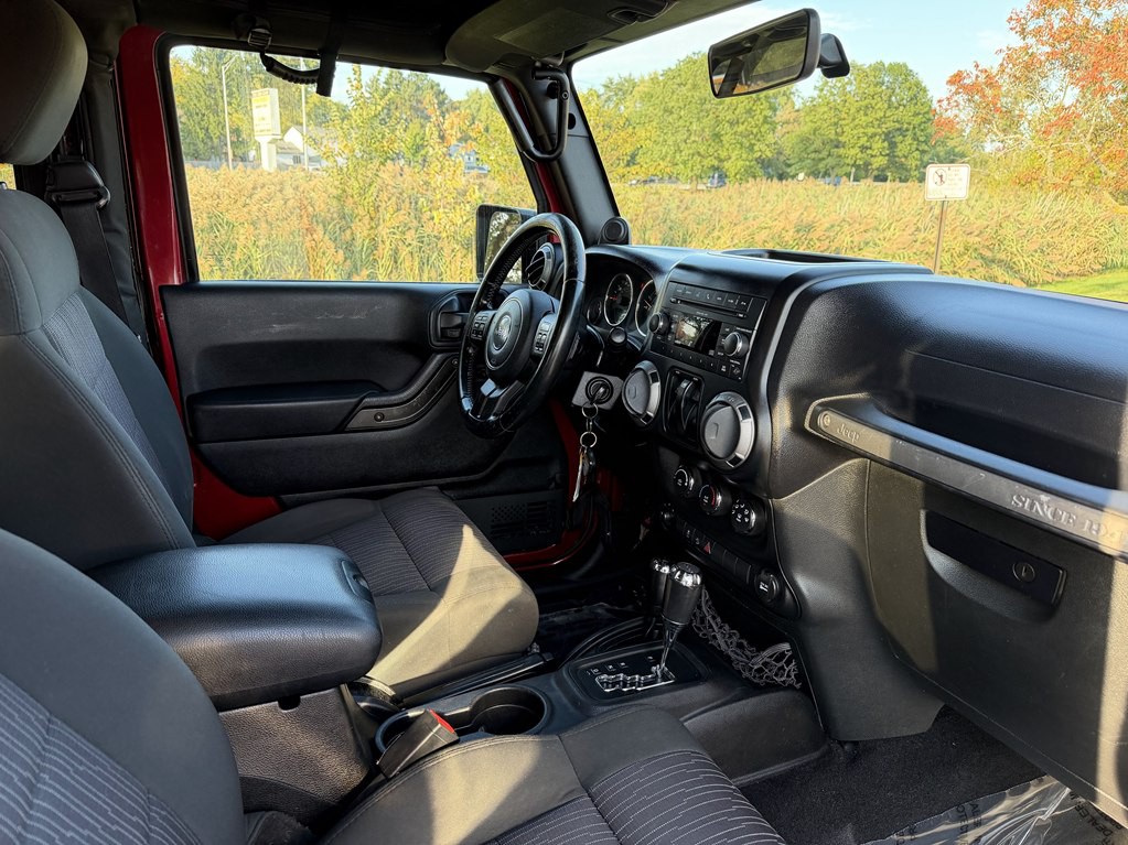 2012 Jeep Wrangler Image 27