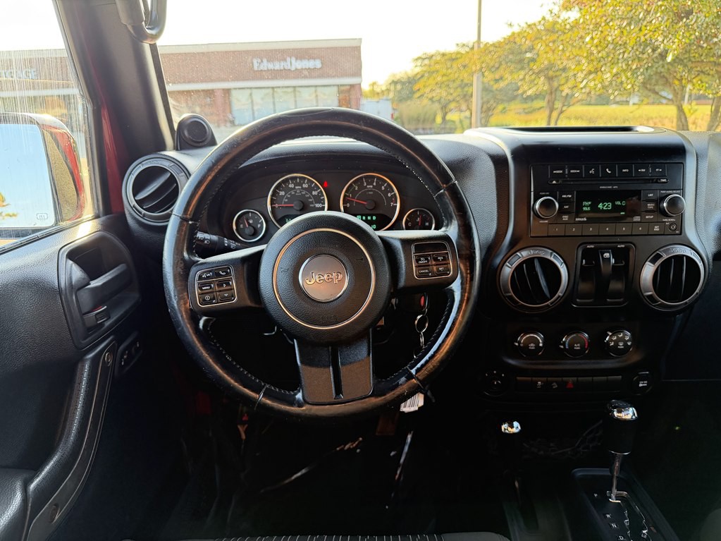 2012 Jeep Wrangler Image 30