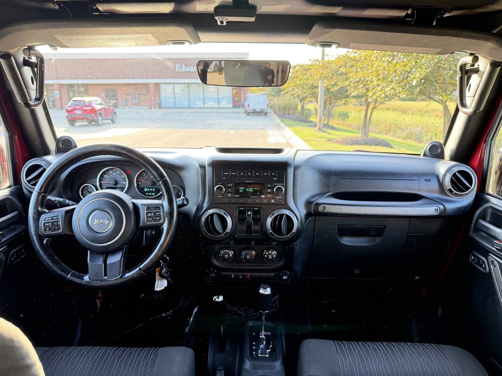 2012 Jeep Wrangler Image 32