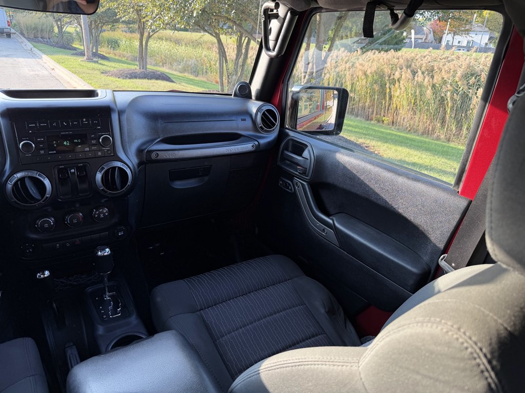 2012 Jeep Wrangler Image 33