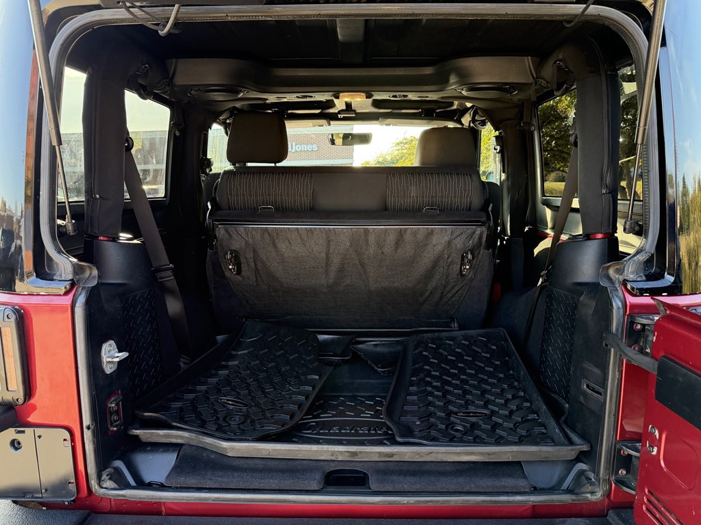 2012 Jeep Wrangler Image 36
