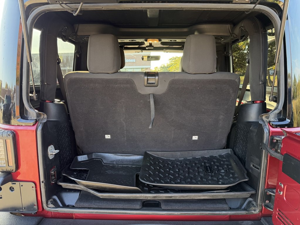 2012 Jeep Wrangler Image 37