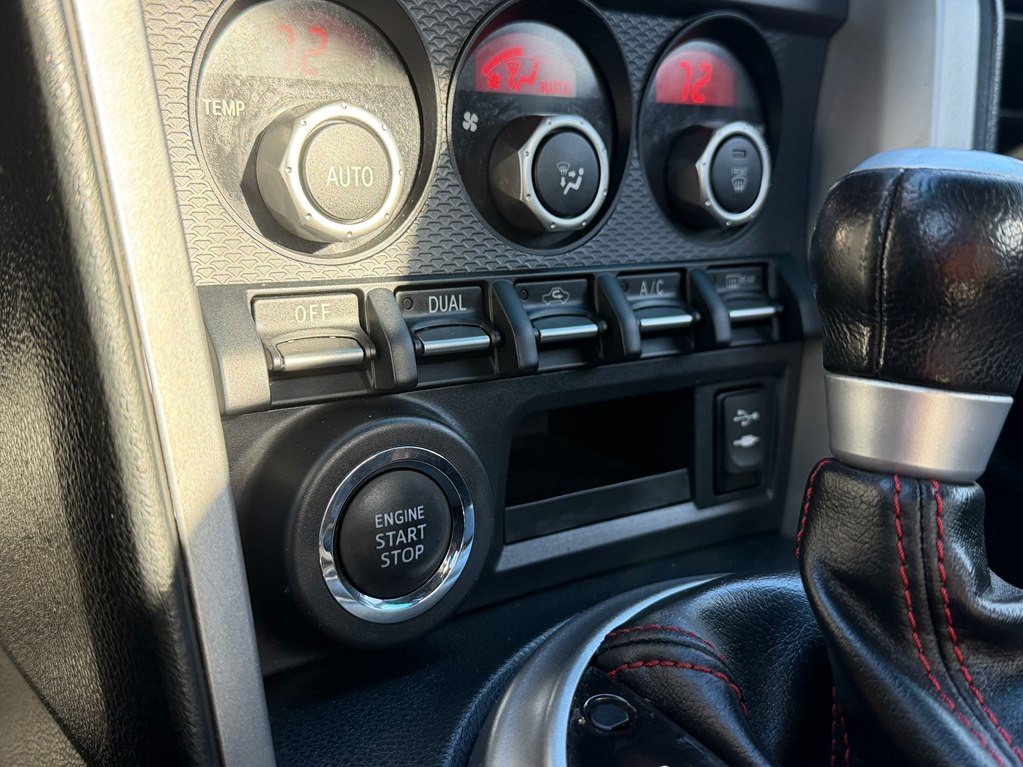 2014 Subaru BRZ Image 35