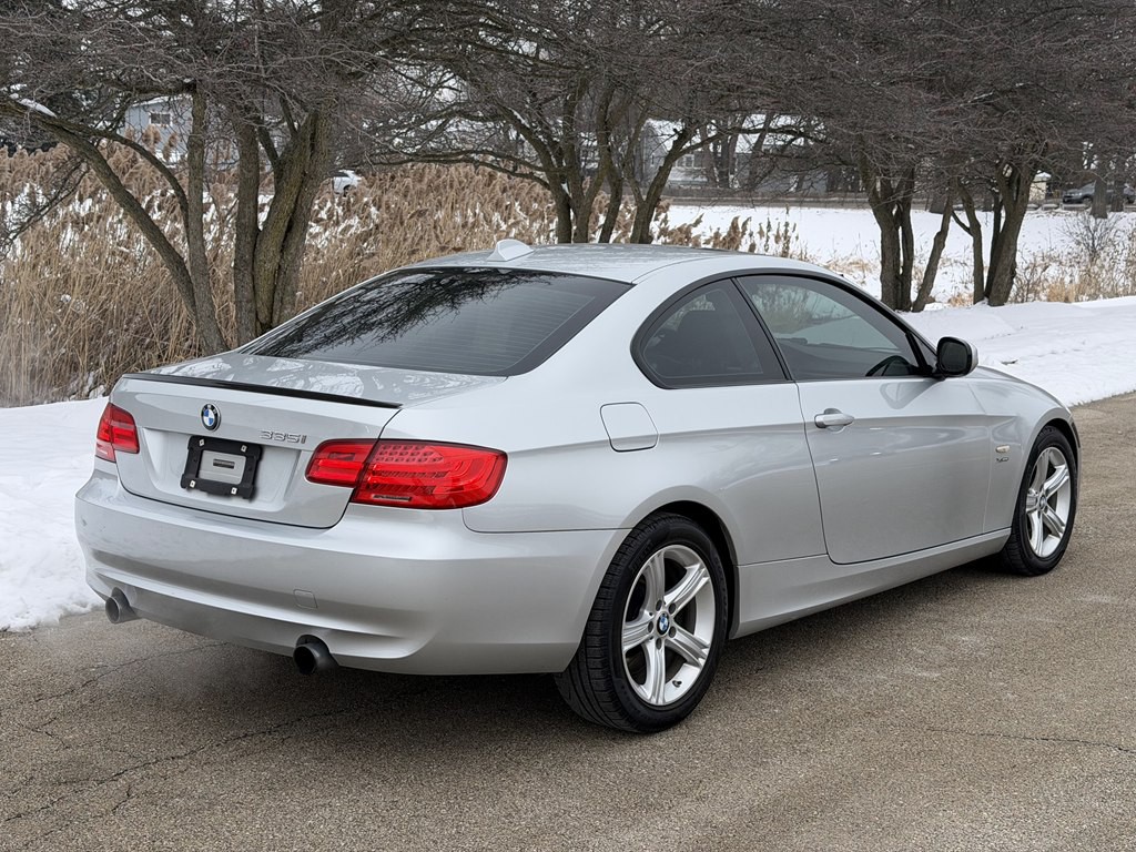 2011 BMW 3 Series Image 2